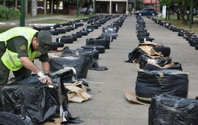 Gendarmería Nacional decomisó 323 neumáticos que eran enviados por encomiendas, se trataron de 255 bultos interdictados en Villa Olivari