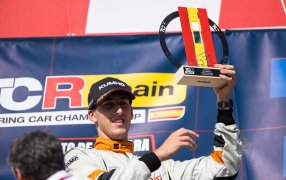 Quique Bordas vuelve a lo grande, pole y victoria en Navarra, el español conseguía también una tercera posición en TCR Spain