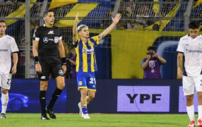 Rosario Central le ganó a Independiente, el Canalla se impuso por 1 a 0 sobre el Rojo en el Gigante de Arroyito y terminó líder de la Zona B del Torneo Apertura