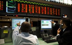 Suben el real y las acciones brasileñas tras un desempeño mejor de lo esperado de Bolsonaro en la primera ronda presidencial