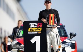 Quique Bordas campeón de la TCR Spain en el Circuit de Barcelona-Catalunya