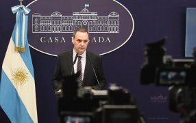 Marcha 20 Diciembre: Manuel Adorni dijo que recibieron "a razón de 300 denuncias por hora" de beneficiarios de planes sociales