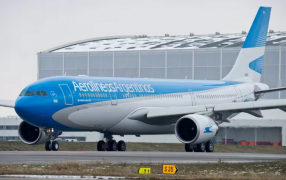 Un avión de Aerolíneas Argentinas perdió una rueda durante el aterrizaje: El desperfecto ocurrió durante un vuelo procedente de Ushuahia, no hubo heridos