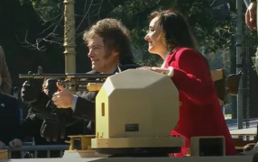 Javier Milei y Victoria Villarruel se subieron a un tanque de guerra durante el desfile militar por el Día de la Independencia