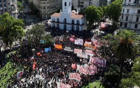 Marcha de los piqueteros de izquierda: Con un fuerte operativo policial, el Gobierno logró acotar la manifestación en Plaza de Mayo