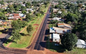 Apóstoles: Continúa el Plan Provincial de asfalto sobre empedrado, están trabajando en la Avenida Gabriel Gelabert
