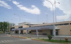 Tenía 49 años: Un pasajero murió en un vuelo de Bariloche a Córdoba, el vuelo tuvo que aterrizar de emergencia en el Aeropuerto Presidente Perón de Neuquén