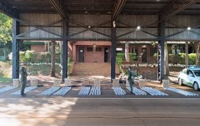 Gendarmería Nacional apertura encomiendas con cigarrillos de contrabando