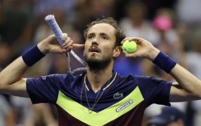 Tenis: Daniil Medvedev derrotó a Carlos Alcaraz y se metió a la final del US Open y jugará la final ante Novak Djokovic