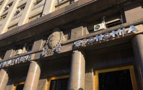 Datos de una consultora: El gasto público en enero disminuyó un 30,6% en términos interanuales