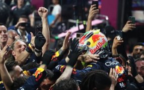 Fórmula 1: Histórica victoria de Sergio "Checo" Pérez en el GP de Arabia Saudita, Max Verstappen llegó segundo y así fue un notable 1-2 para Red Bull