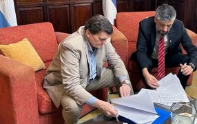 El Ministro Adolfo Safrán y el representante del Banco Credicoop suscribieron un convenio marco destinado a facilitar el otorgamiento de créditos para las entidades afiliadas a la Federación Misionera de Cooperativas de Agua Potable