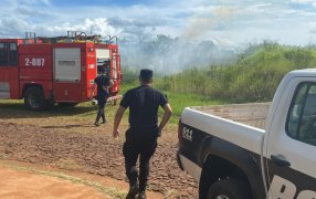 Misiones: Pese al riesgo por incendios, realizó la quema de basura y tuvo que llamar a la Policía para que lo apagara