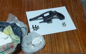 Operativo Punto Blanco: Prefectura Naval Argentina detuvo a dos individuos, secuestró cocaína, además, se incautó un arma de fuego, elementos de corte y fraccionamiento