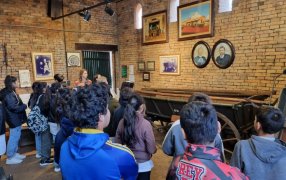 Visita de alumnos de la Escuela Provincial N° 86 al Museo Juan Szychoswski en el marco del Mes de la Niñez