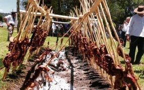 Misiones: Masiva concurrencia en la Fiesta Provincial del Cordero, en el Municipio de Fachinal, para disfrutar de una jornada repleta de actividades y lo mejor de la gastronomía regional