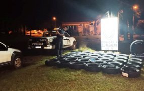 Misiones: Durante un control policial incautaron un cargamento de neumáticos, el conductor no contaba con las documentaciones de compra e ingreso regular de la carga