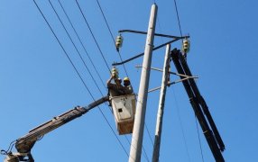 Energía de Misiones realizó mejoras en la línea troncal de la red eléctrica en el Municipio de Puerto Esperanza