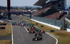 Fórmula 1, GP de Japón: Triunfo de Max Verstappen, encabezando otro “1-2” de Red Bull con su compañero Sergio Pérez y el podio lo completó Carlos Sainz con Ferrari, el otro ganador del año