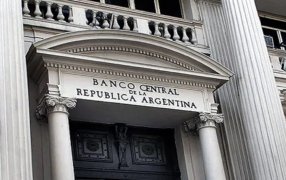Polémica: El comunicado del Banco Central tras las quejas de Mercado Pago