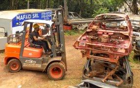 Misiones: Se inició la compactación de vehículos y chatarras en Puerto Iguazú, forma parte de un trabajo que se realizará en toda la provincia y ya lleva más de cien toneladas compactadas