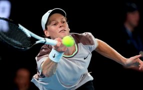Tenis: Jannik Sinner le dio vuelta la final a Daniil Medvedev, tuvo una heroica recuperación, terminó levantando el 3-6, 3-6, 6-4, 6-4 y 6-3 para consagrarse campeón del Australian Open
