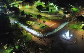 La ciudad misionera de Apóstoles vivió una emotiva vigilia en el marco del Día del Veterano y los Caídos en la Guerra de Malvinas