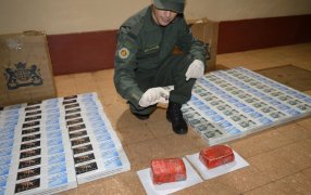 Gendarmería Nacional secuestró casi dos kilos de cocaína en cercanías a la costa del Río Paraná
