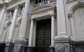 Mercado cambiario: El BCRA inició el mes con compras tras cerrar Junio con su segundo peor saldo mensual del año