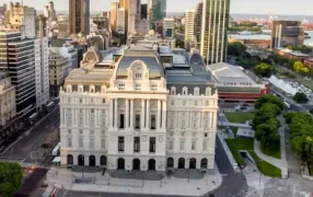 Confirmación de Casa Rosada: Gobierno Nacional cambiará el nombre al Centro Cultural Kirchner y lo llamará Palacio Libertad