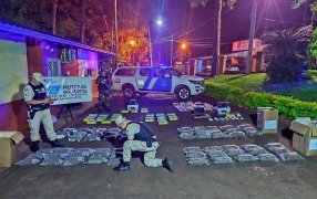 Prefectura Naval Argentina secuestró marihuana y un cargamento de electrónica en Misiones, hay un detenido