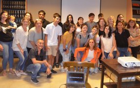 Entre libros y tambos, estudiantes narraron su propia historia laboral y escolar en un documental