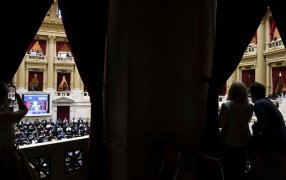 Hasta este jueves a las 12: Cuarto intermedio en el debate de la Ley "Bases" en Diputados