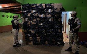 Misiones: Prefectura Naval Argentina desmanteló un centro de acopio de mercadería ilegal