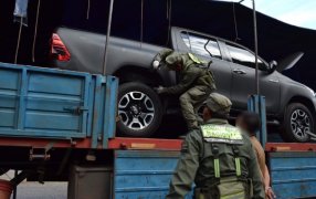Gendarmería Nacional recuperó un vehículo robado: Se trataba de una pick-up que era trasladada sobre el semirremolque de un camión