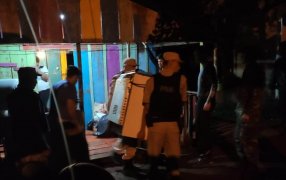 Prefectura Naval Argentina colabora con la comunidad afectada por la crecida del Río Uruguay en la localidad misionera de El Soberbio