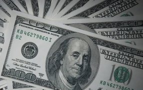 Dólar a 340 pesos para economías regionales y maíz e impuesto PAIS de 7,5% sobre importaciones