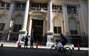 El Banco Central de la República Argentina restringirá al mínimo las operaciones de dólar mayorista este lunes
