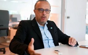 El ex CEO de Syngenta y actual Jefe de Asesores Antonio Aracre busca acercar a la oposición con una reforma laboral e impositiva