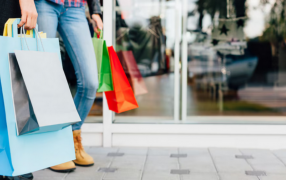 El consumo cierra un año con recuperación dispar, pero con perspectivas de crecimiento de la mano del crédito