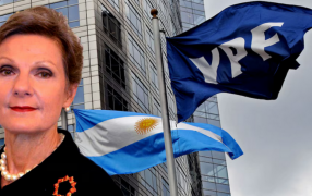 La Jueza estadounidense Loretta Preska ordenó a la Argentina entregar el 51% de las acciones de YPF a los beneficiarios del juicio por la expropiación de la petrolera en 2012