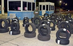 Gendarmería Nacional secuestró 97 neumáticos que eran enviados por encomienda, los bultos habían sido interdictados en la localidad correntina de Villa Olivari