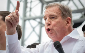 Edmundo González Urrutia salió de Venezuela a España, donde recibió asilo político