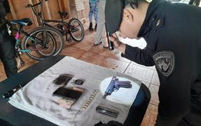 Detenidos por actos violentos: Policías de Misiones les incautaron armas de fuego y machetes