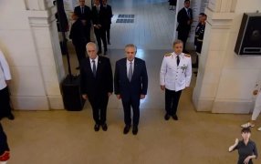 Alberto Fernández abandonó en forma anticipada la ceremonia de egreso de oficiales y generó malestar en las FFAA