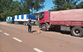La Policía de Misiones secuestró ocho camiones con cargas de granos que evadieron los controles de ingreso a la Provincia