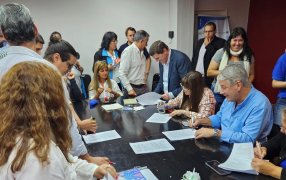 Misiones: Mayo y Junio, son los meses que acordaron aumentos salariales, entre el Gobierno Provincial y los gremios docentes