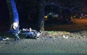 Apóstoles: Falleció un motociclista tras despistar, terminó impactando contra un árbol a la vera del camino