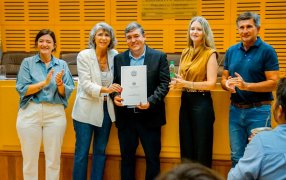 Se presentó el libro “El Peso y Contrapeso de las Abejas y las Mieles”: La apicultura es la única actividad productiva presente en los 78 Municipios de Misiones