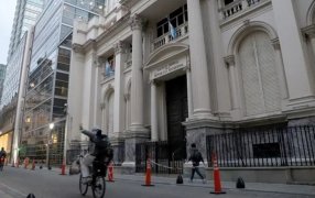 Mercado de cambio: En medio del salto del blue, el Banco Central de la República Argentina concretó la mayor compra de dólares en más de un mes